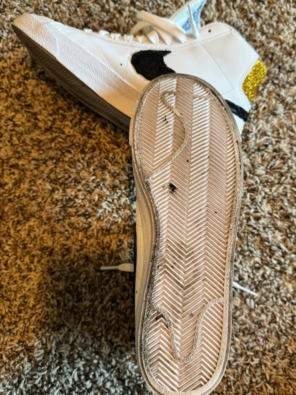 Kid's sneakers by Nike 6.5y(women's 8 us /38 euro).
